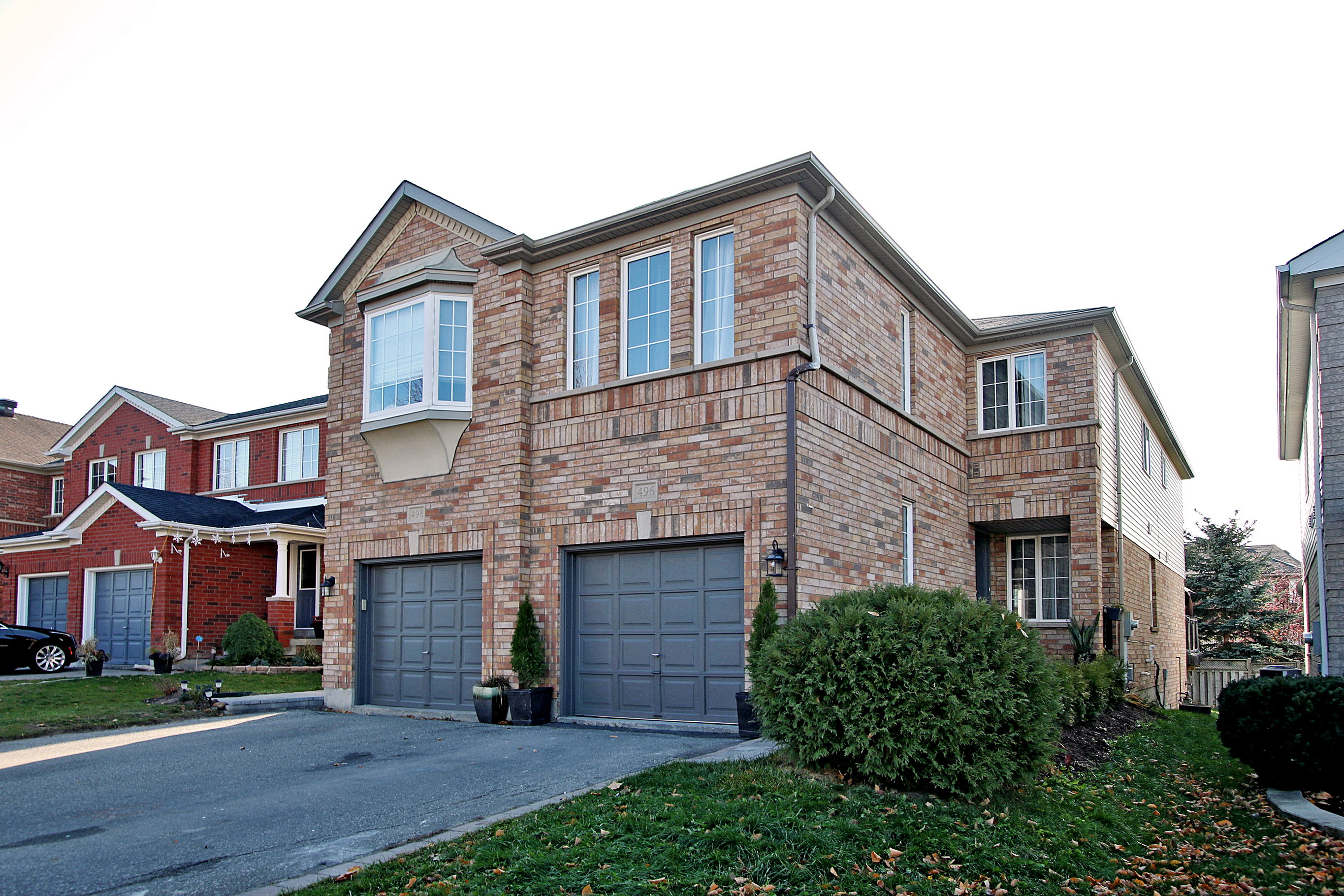496 Heddle Cres For Sale in Newmarket