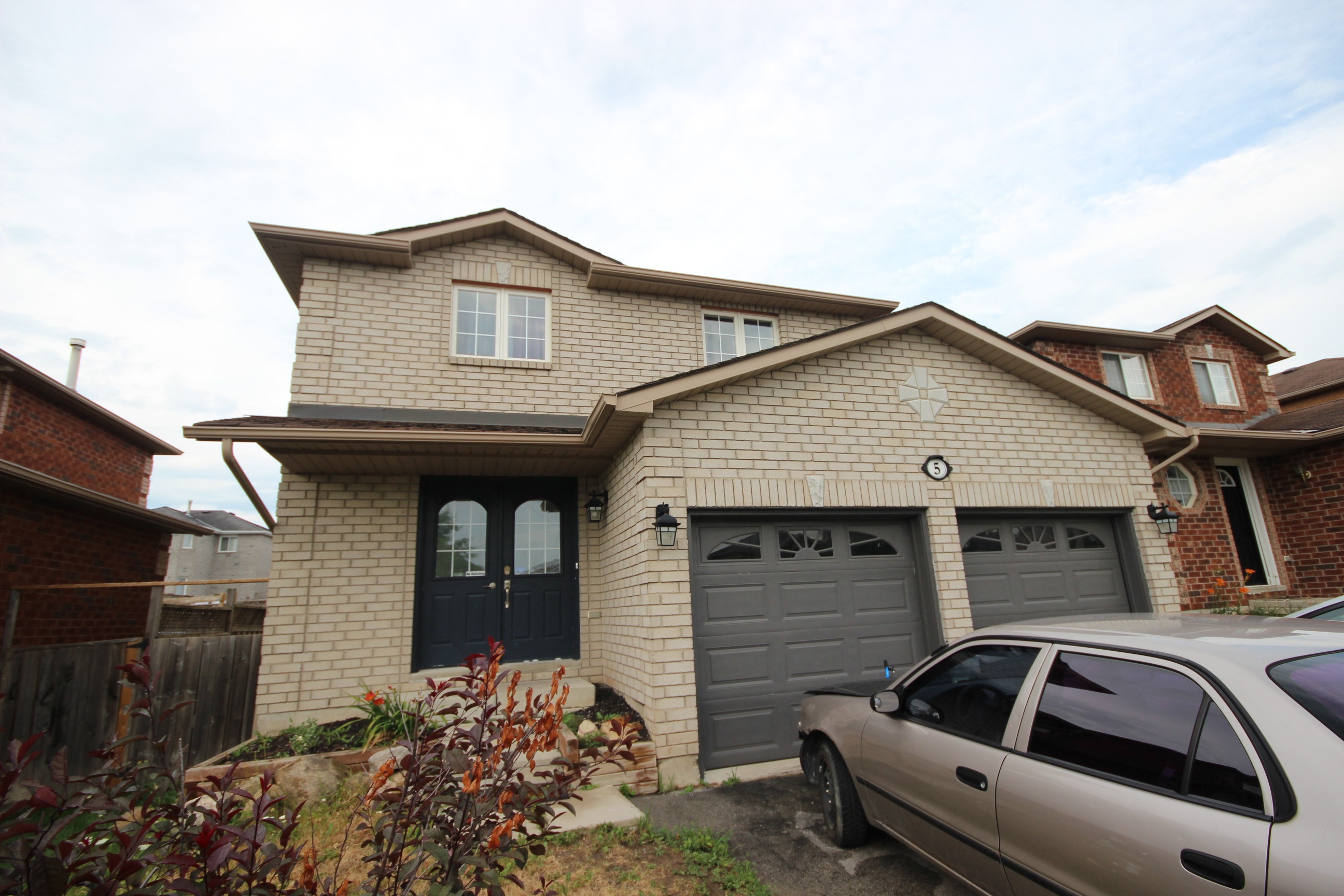 5 Nathan Cres in Barrie for lease